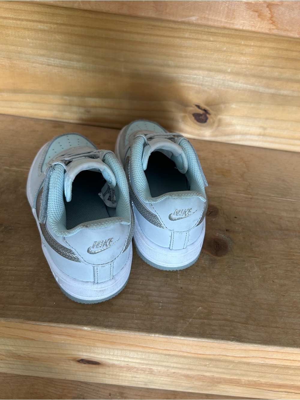 Nike Air Force 1 Low Girl Sneakers - Picture 5 of 7